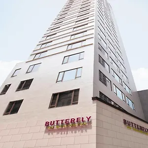 Butterfly On Wellington, Гонконг